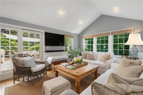 $1,195,000 | 3 Oak Manor Drive, Barrington, RI 02806