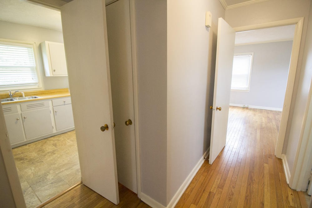 630 Robertsville Road Oak Ridge, TN 37830 - Photo 15 of 21 a bathroom with a sink and a mirror