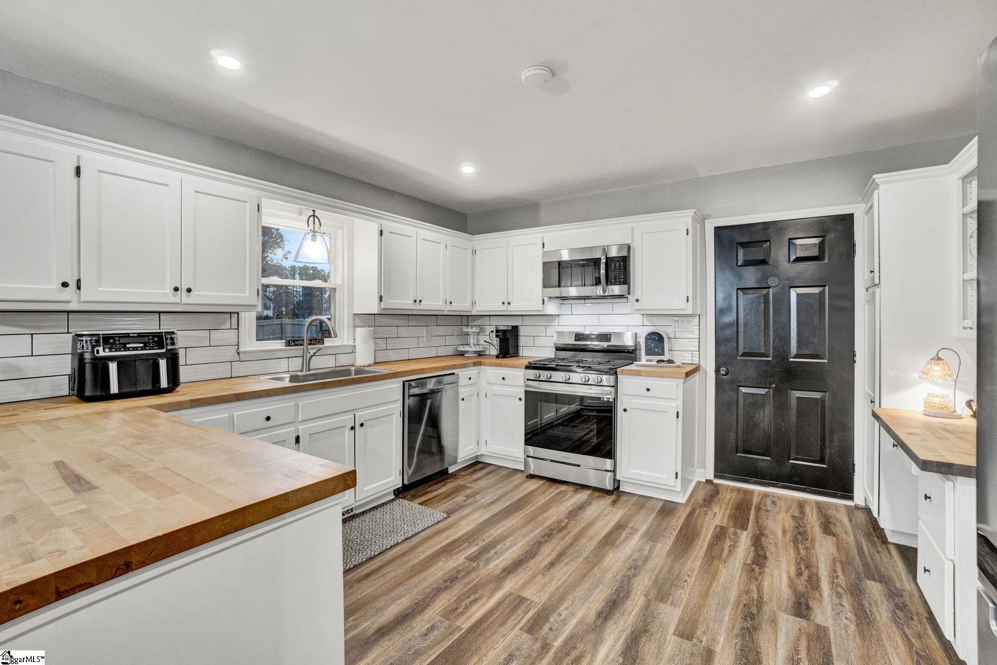 66 Cain Road Laurens, SC 29360 - Photo 12 of 50