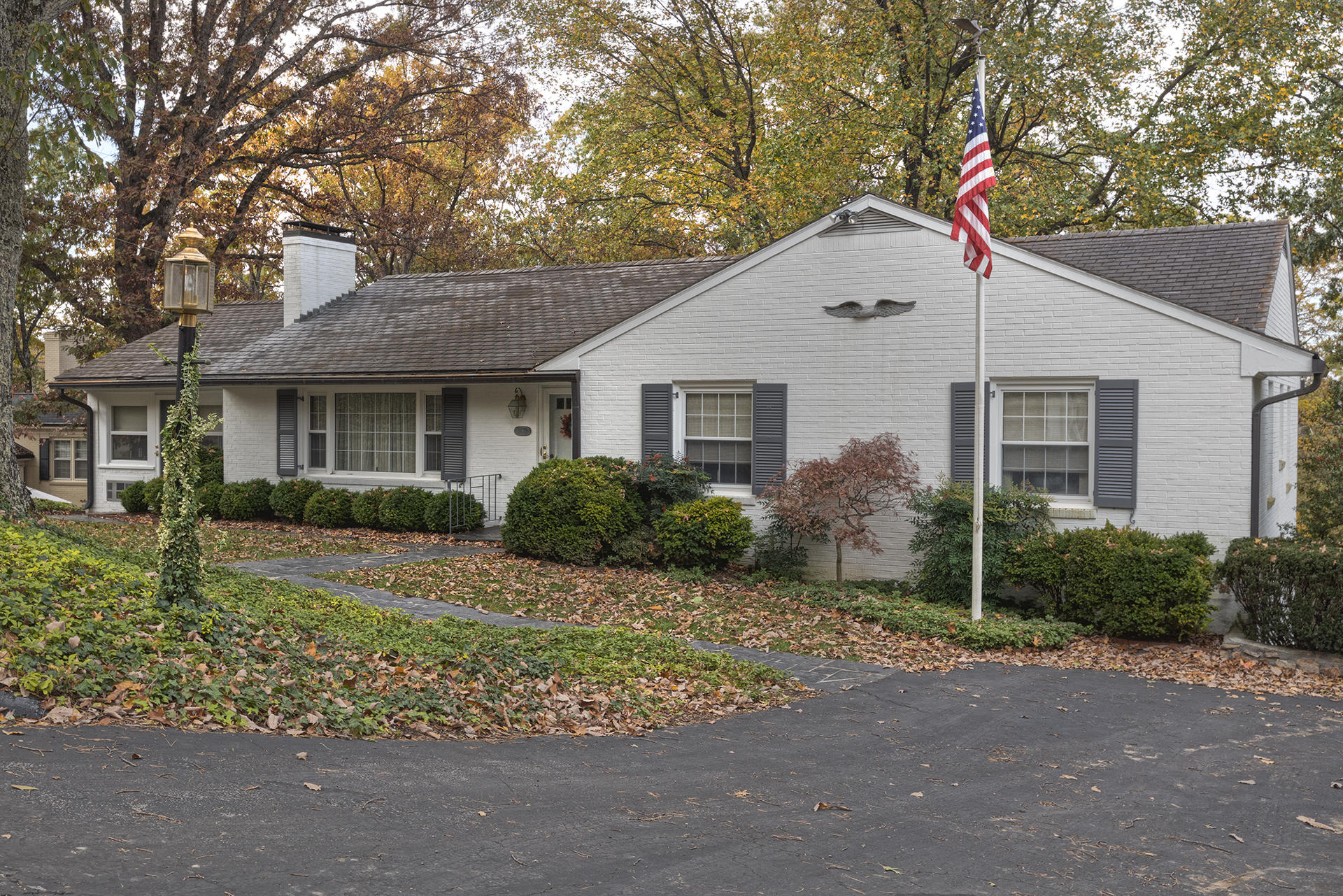 3173 Stoneridge Road Southwest Roanoke, VA 24014 - Photo 2 of 31 a view of a house with a yard and large tree