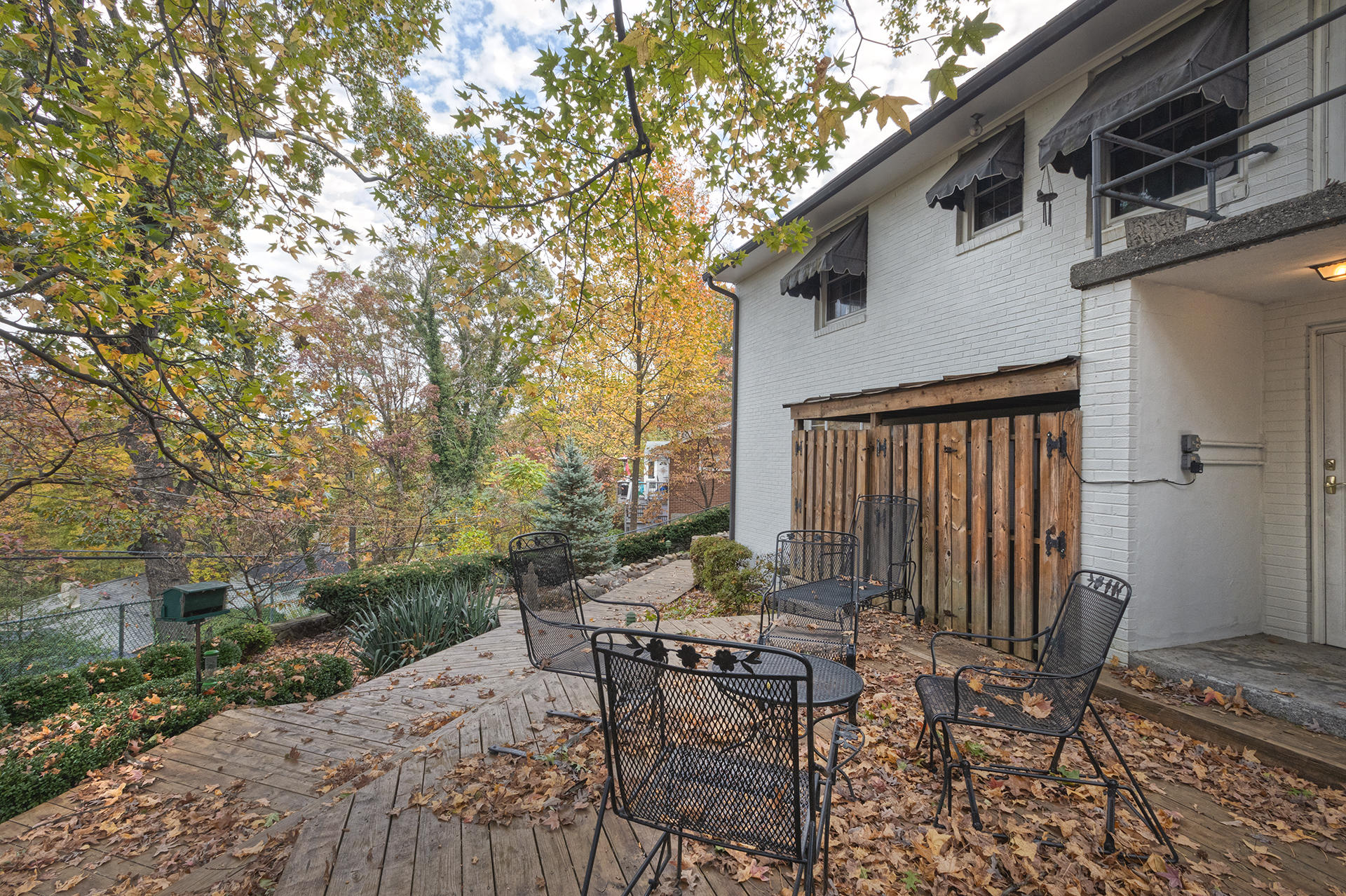 3173 Stoneridge Road Southwest Roanoke, VA 24014 - Photo 29 of 31 a view of backyard with outdoor seating and plants