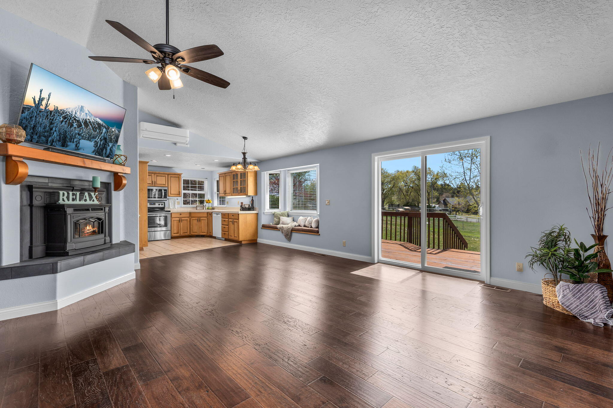 3249 Northeast Yellowpine Road Prineville, OR 97754 - Photo 6 of 56 2026_04_27_3249_ne_yellowpine_road_pv-11