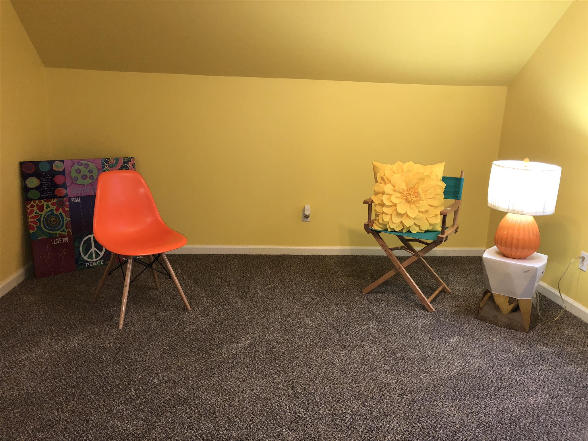 140 Gaskins Road Dickson, TN 37055 - Photo 20 of 27 a room with a table chair and a lamp
