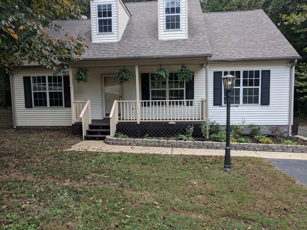 140 Gaskins Road Dickson, TN 37055 - Photo 5 of 27 a front view of a house with garden