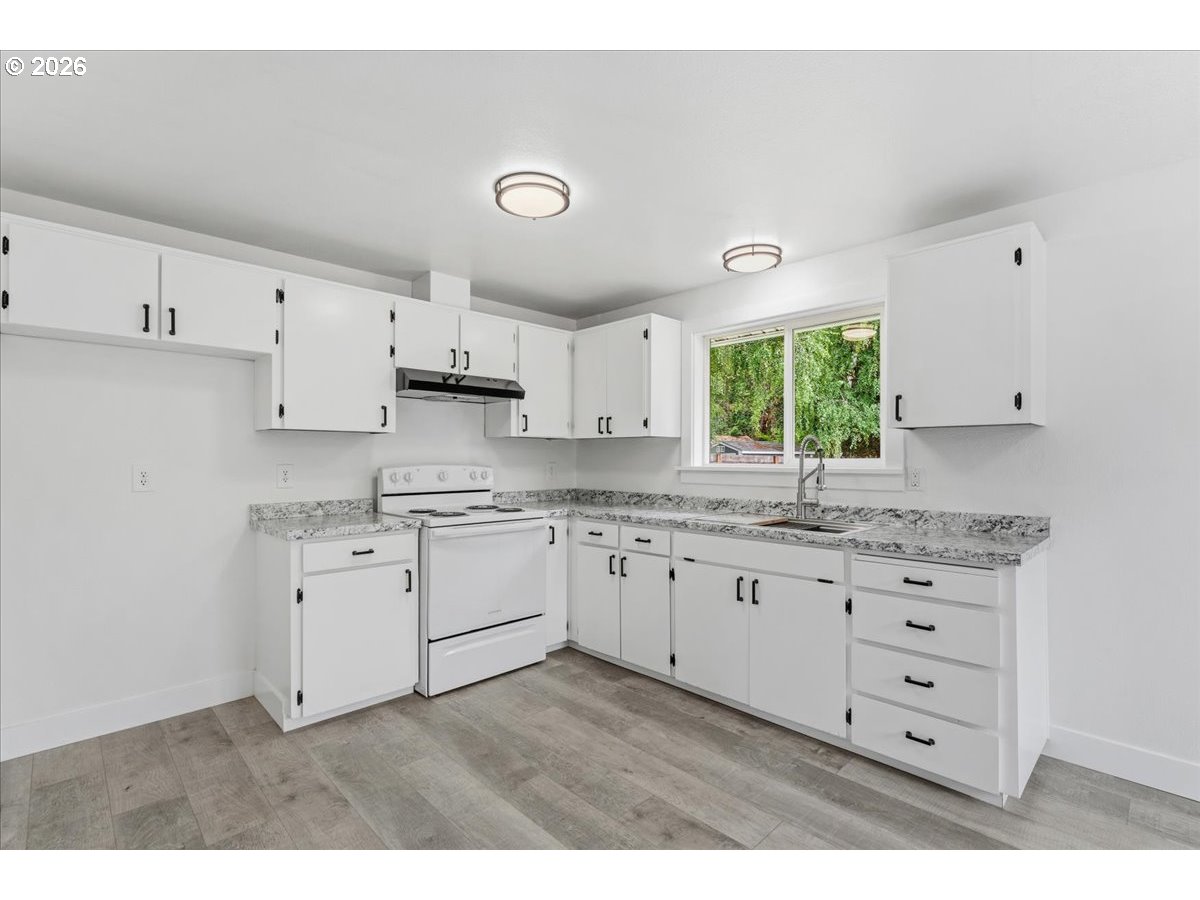 8970 Southwest Reiling Street Portland, OR 97224 - Photo 7 of 30