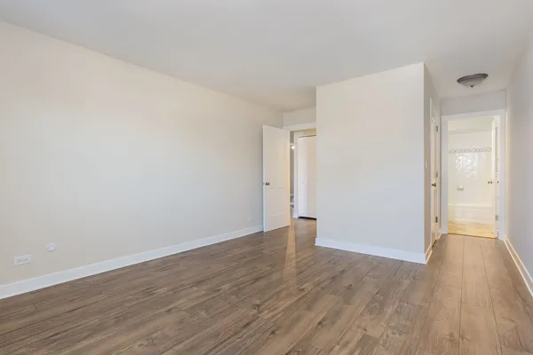 $259,900 | 1501 Darien Lake Drive, Unit 201, Darien, IL 60561