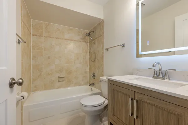 $259,900 | 1501 Darien Lake Drive, Unit 201, Darien, IL 60561