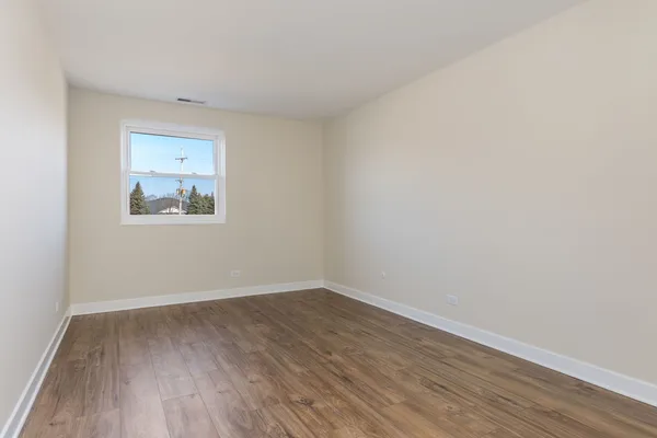 $259,900 | 1501 Darien Lake Drive, Unit 201, Darien, IL 60561