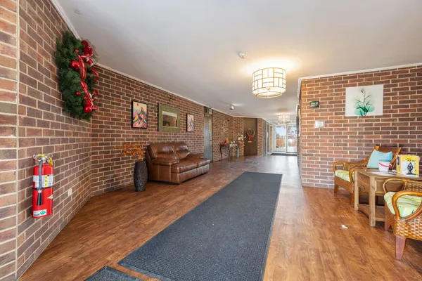 $259,900 | 1501 Darien Lake Drive, Unit 201, Darien, IL 60561