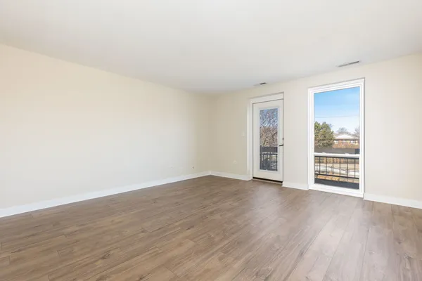 $259,900 | 1501 Darien Lake Drive, Unit 201, Darien, IL 60561