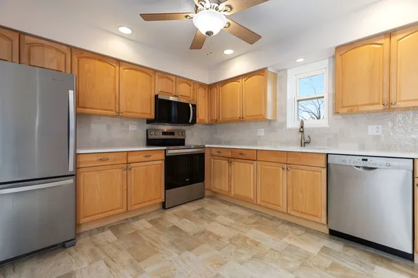 $259,900 | 1501 Darien Lake Drive, Unit 201, Darien, IL 60561