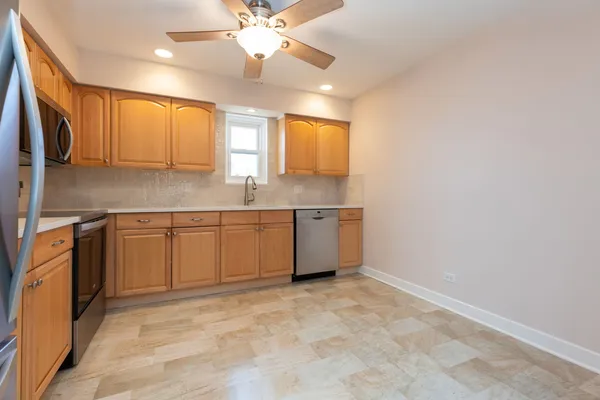 $259,900 | 1501 Darien Lake Drive, Unit 201, Darien, IL 60561