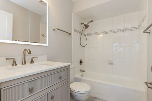 $259,900 | 1501 Darien Lake Drive, Unit 201, Darien, IL 60561