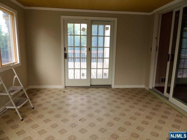 375 Chelsea Street Paramus, NJ 07652 - Photo 5 of 19 a view of an empty room with a window