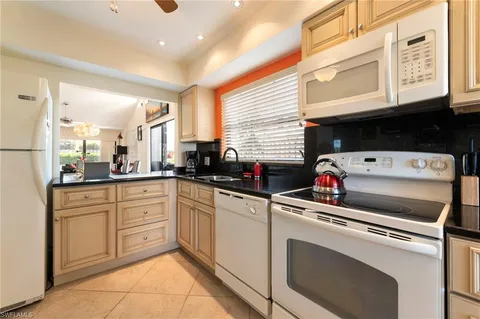 $625,000 | 515 Beachwalk Circle, Naples, FL 34108