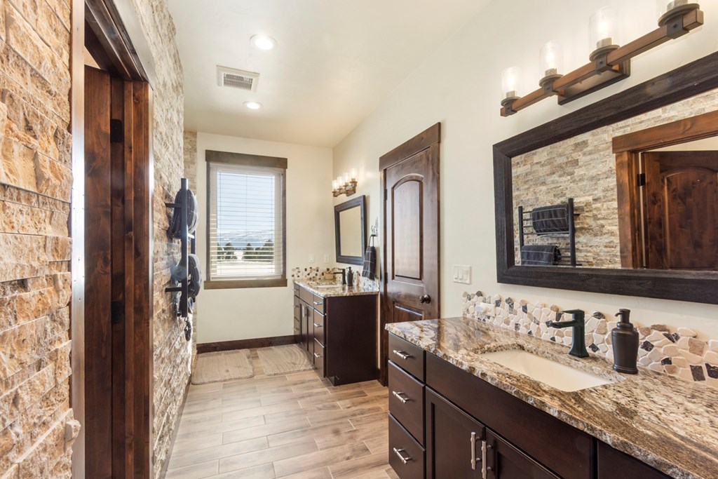 1884 Little Pine Road Donnelly, ID 83615 - Photo 29 of 45 Gorgeous Primary Suite Bathroom