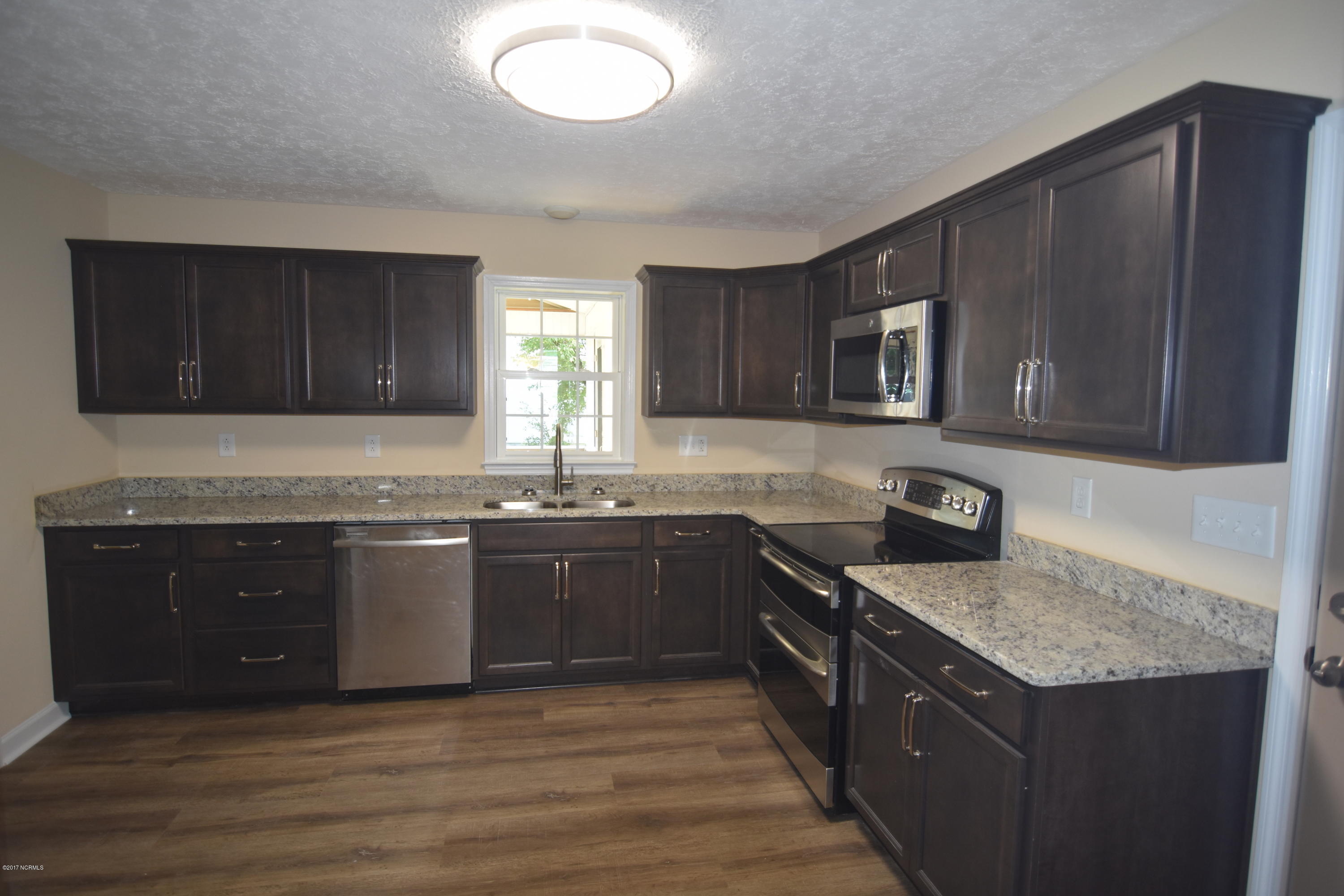 215 Manchester Road Havelock, NC 28532 - Photo 11 of 34 DSC_3745