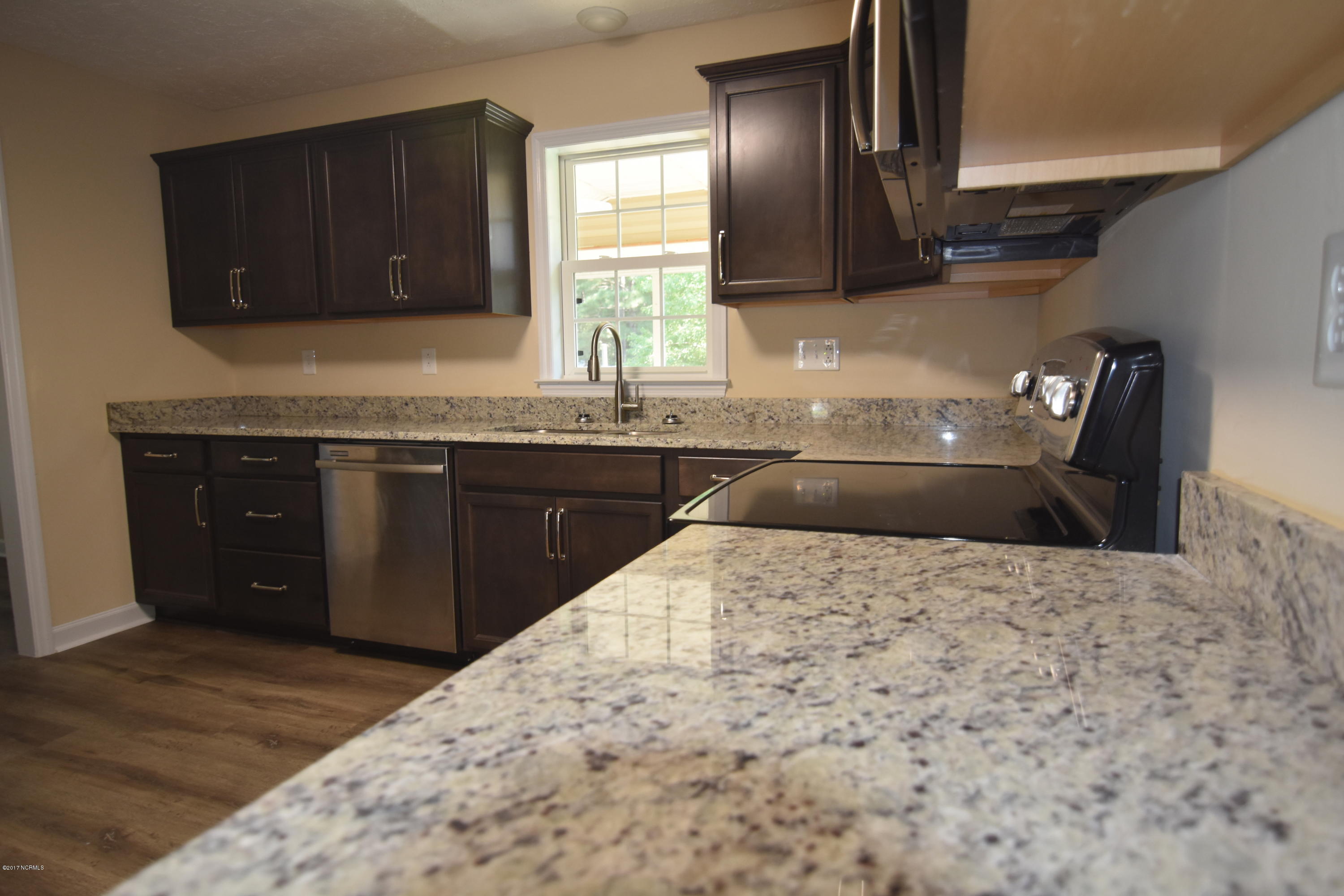 215 Manchester Road Havelock, NC 28532 - Photo 12 of 34 DSC_3746