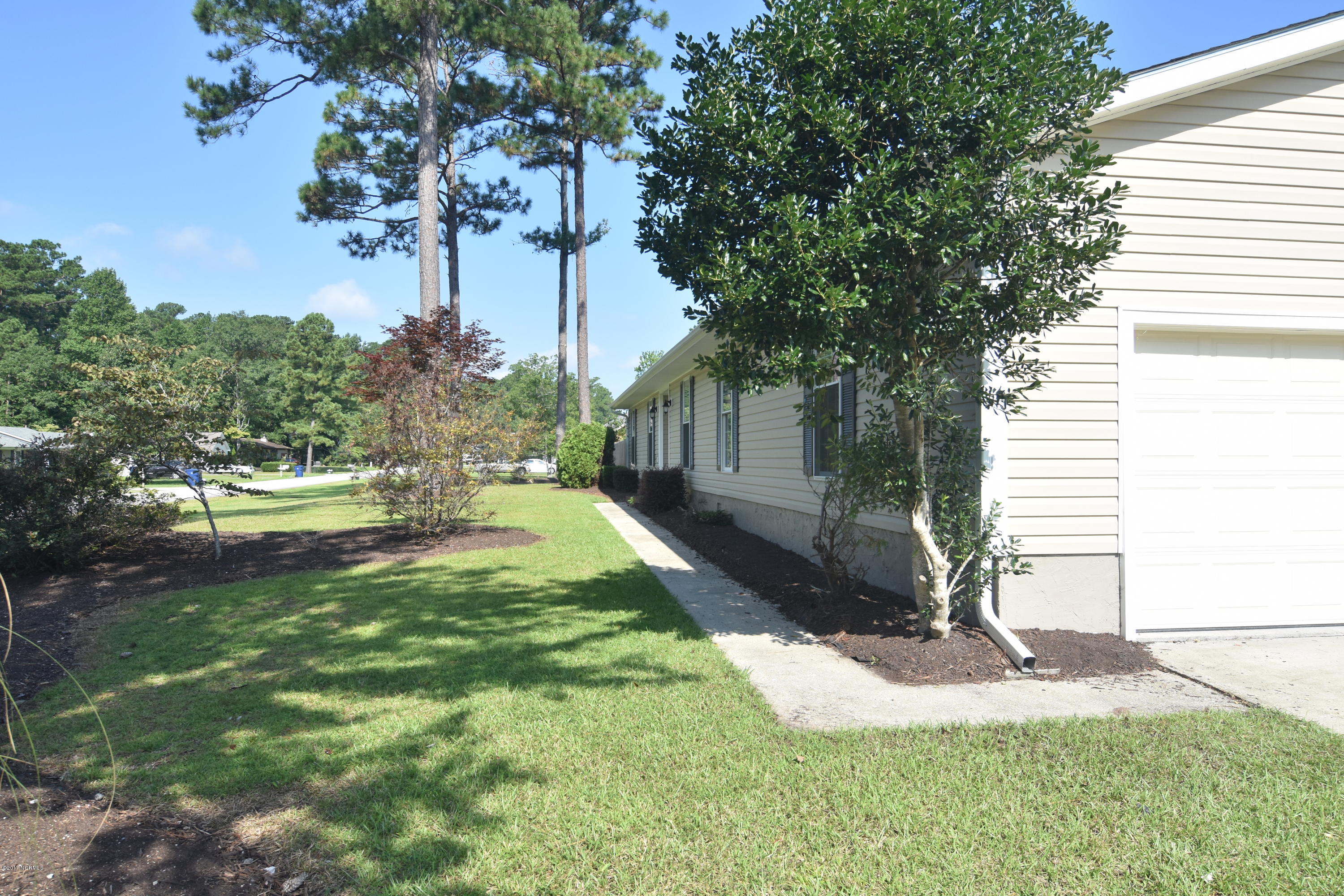 215 Manchester Road Havelock, NC 28532 - Photo 2 of 34 DSC_3759
