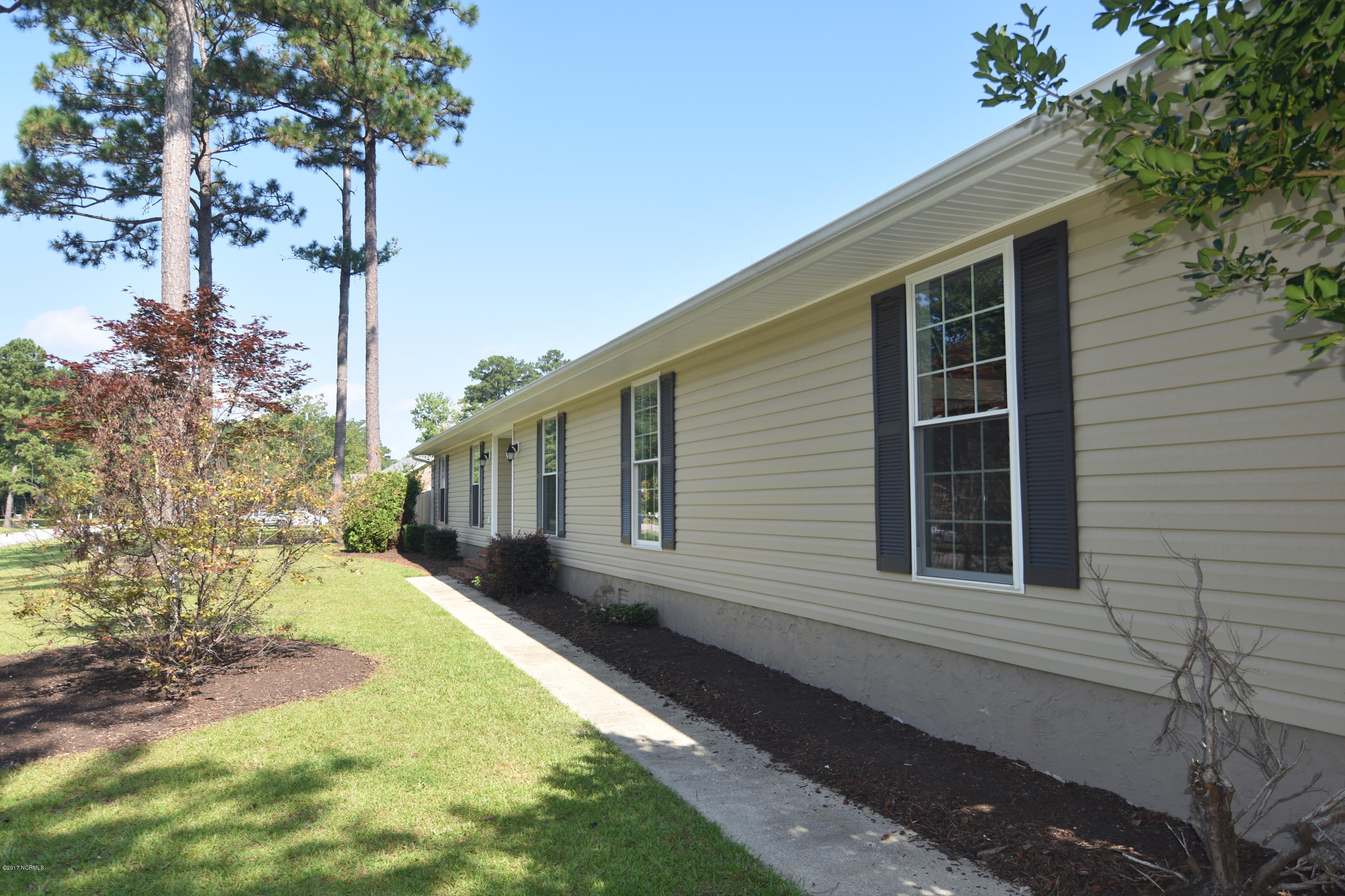 215 Manchester Road Havelock, NC 28532 - Photo 3 of 34 DSC_3760
