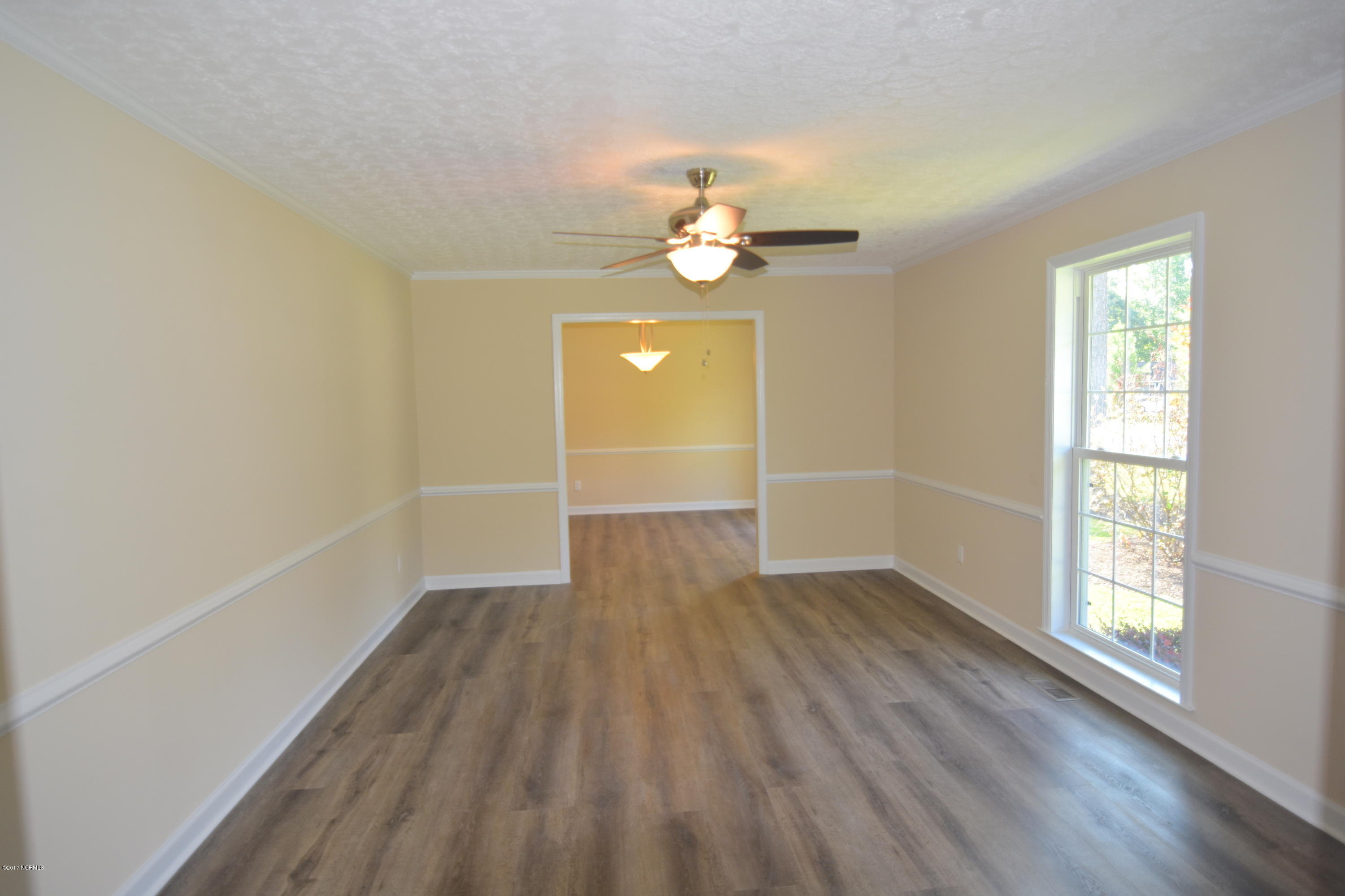 215 Manchester Road Havelock, NC 28532 - Photo 5 of 34 DSC_3727