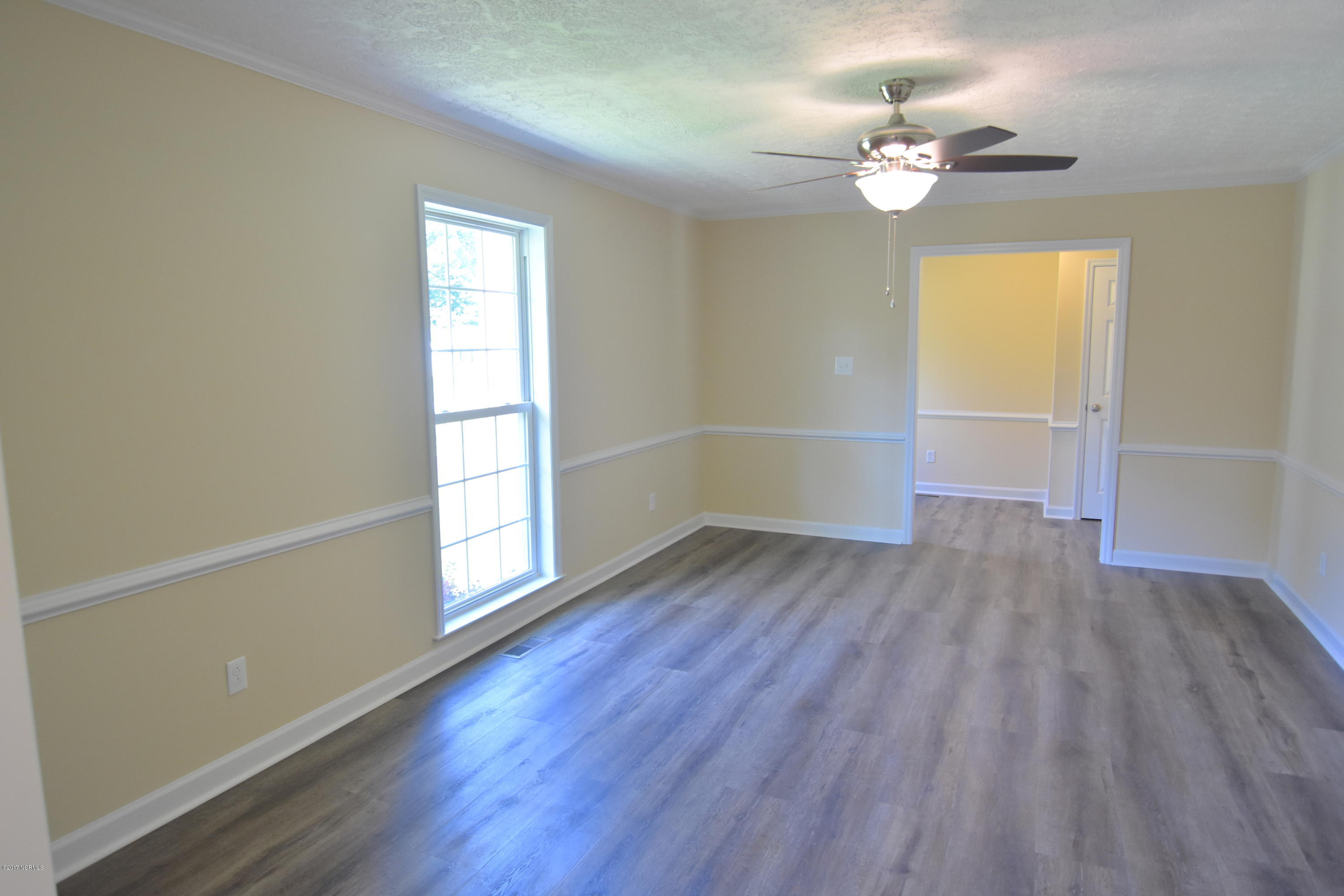 215 Manchester Road Havelock, NC 28532 - Photo 6 of 34 DSC_3730
