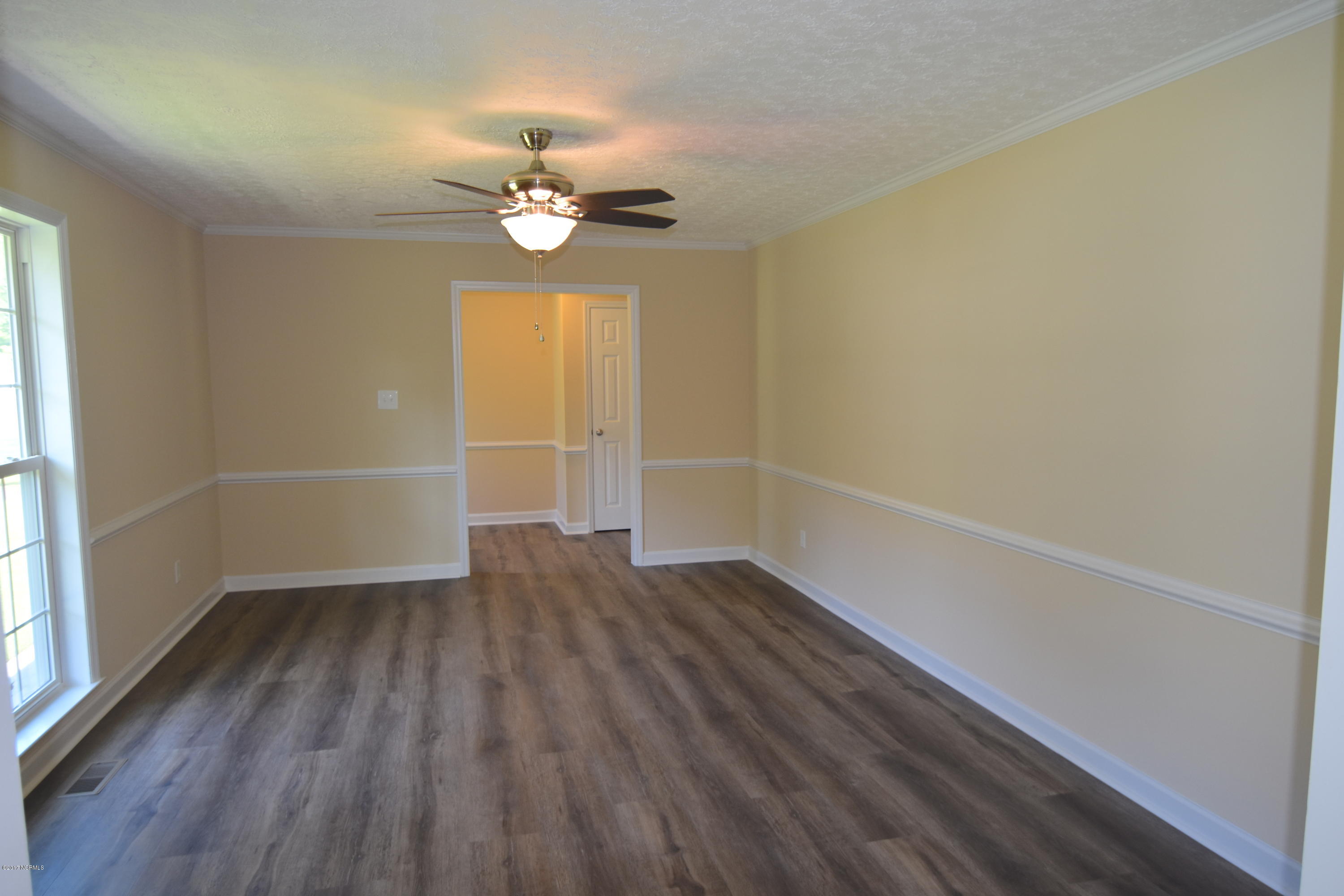 215 Manchester Road Havelock, NC 28532 - Photo 7 of 34 DSC_3729