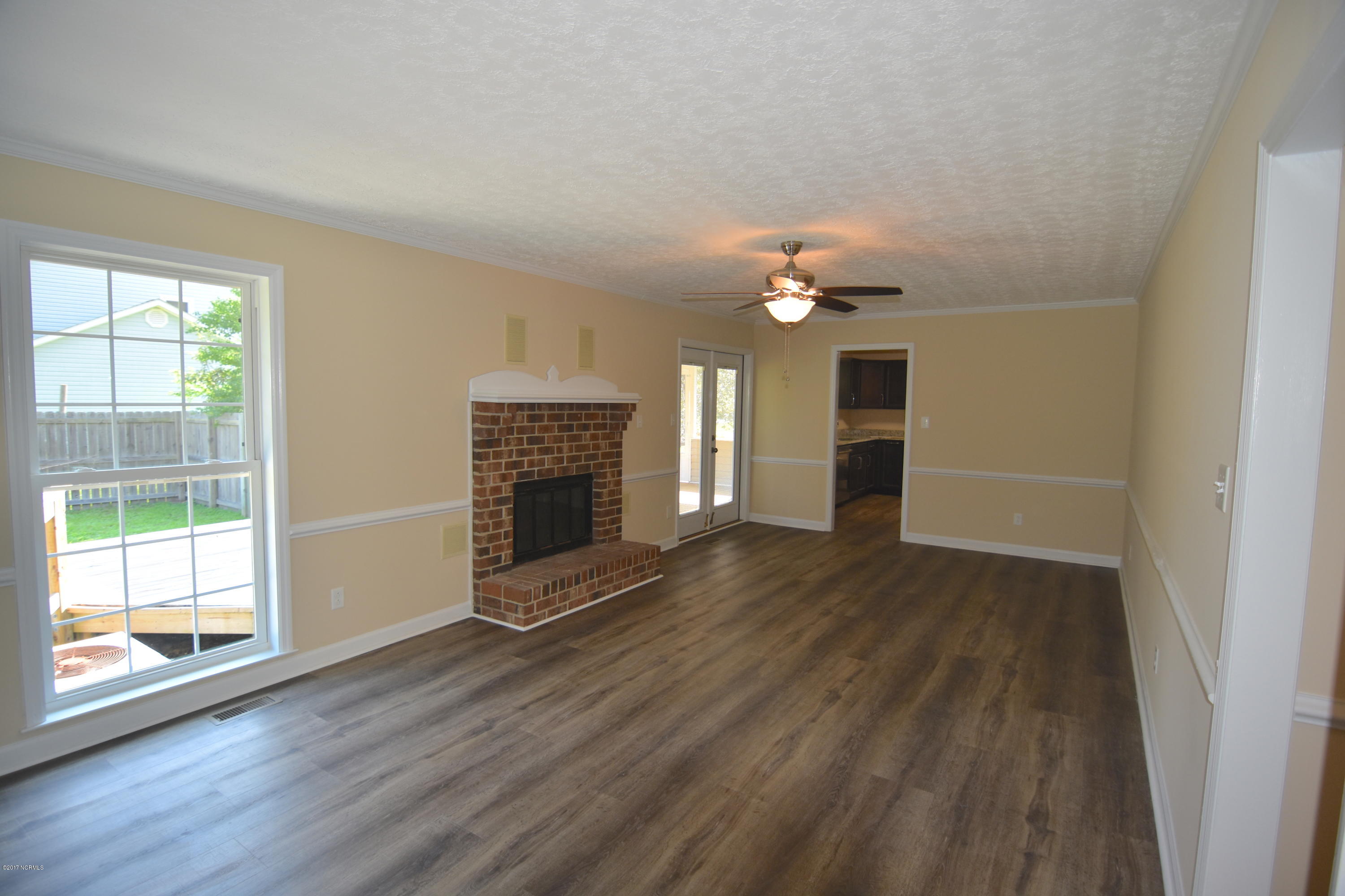 215 Manchester Road Havelock, NC 28532 - Photo 8 of 34 DSC_3726
