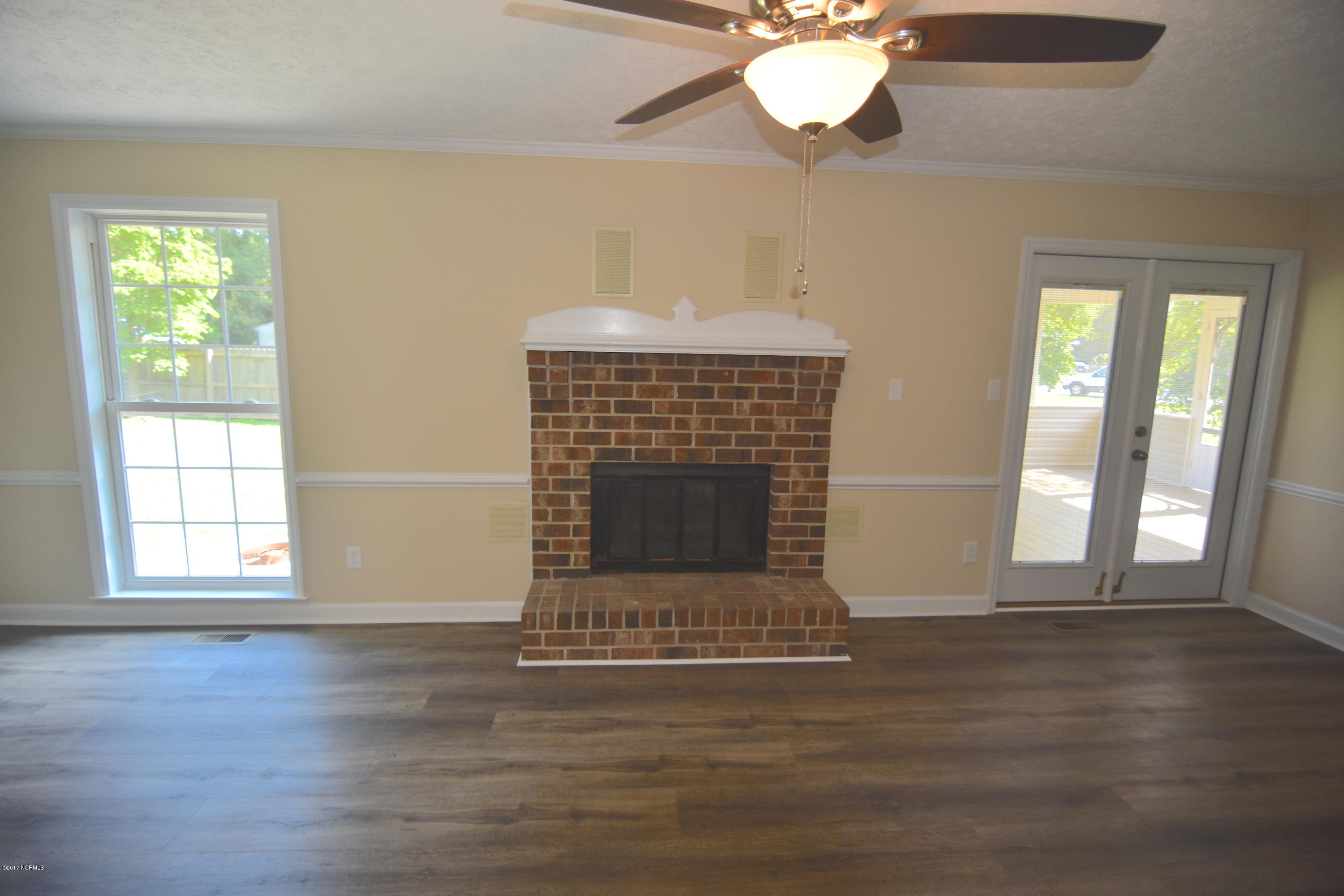 215 Manchester Road Havelock, NC 28532 - Photo 9 of 34 DSC_3732