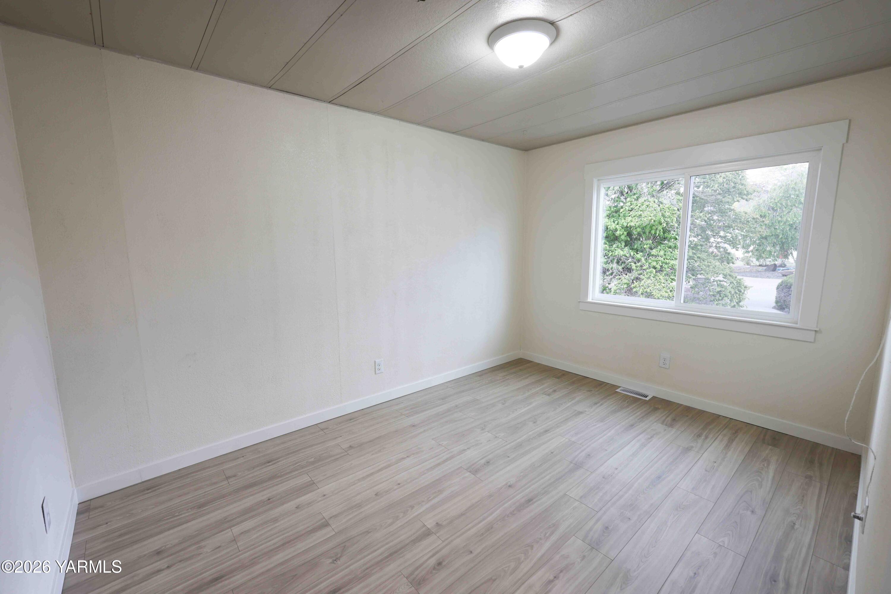 3701 Gun Club Road, Unit 16 Yakima, WA 98901 - Photo 9 of 17 Bedroom 1