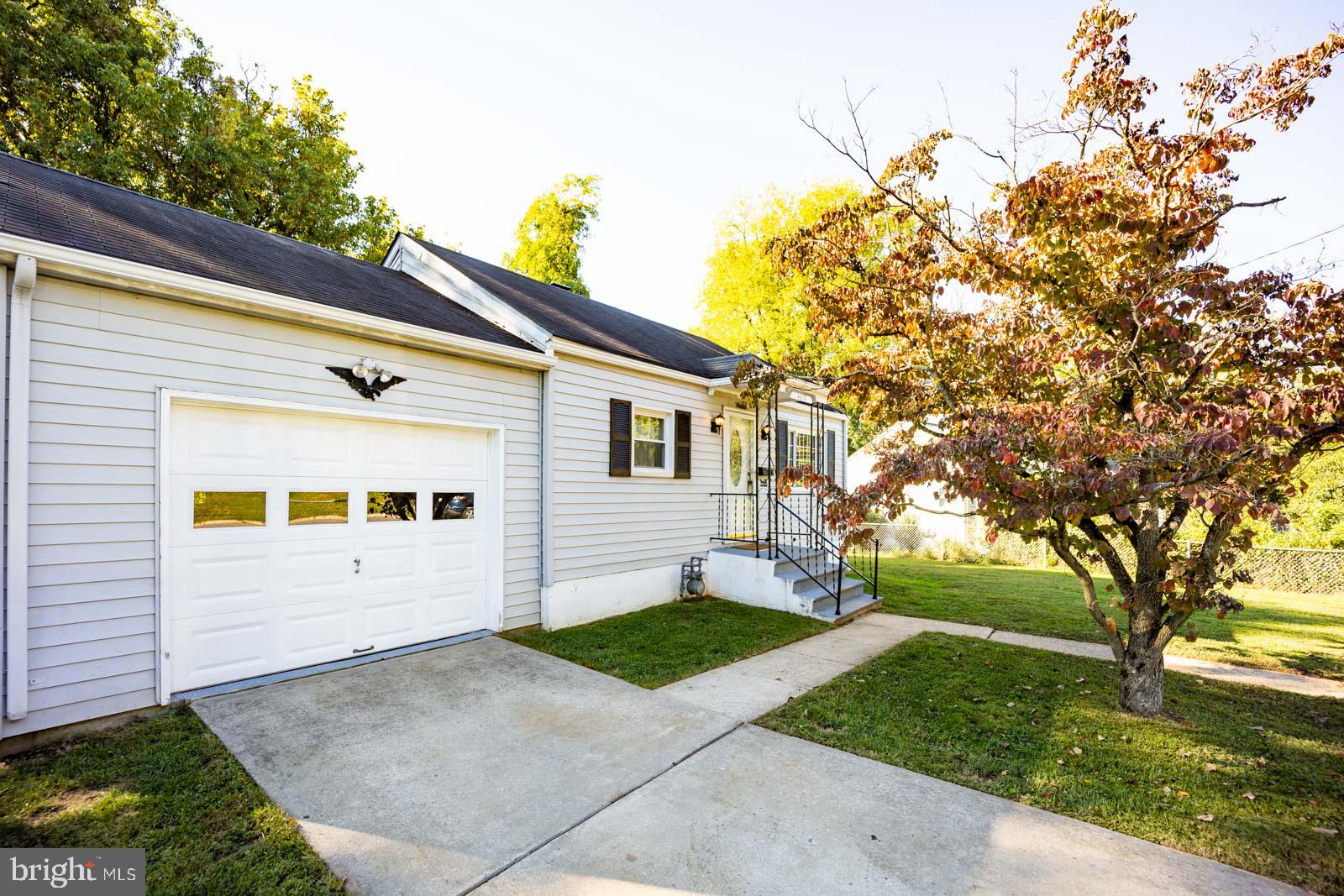 4510 Furman Road Rockville, MD 20853 - Photo 2 of 47 Attached garage