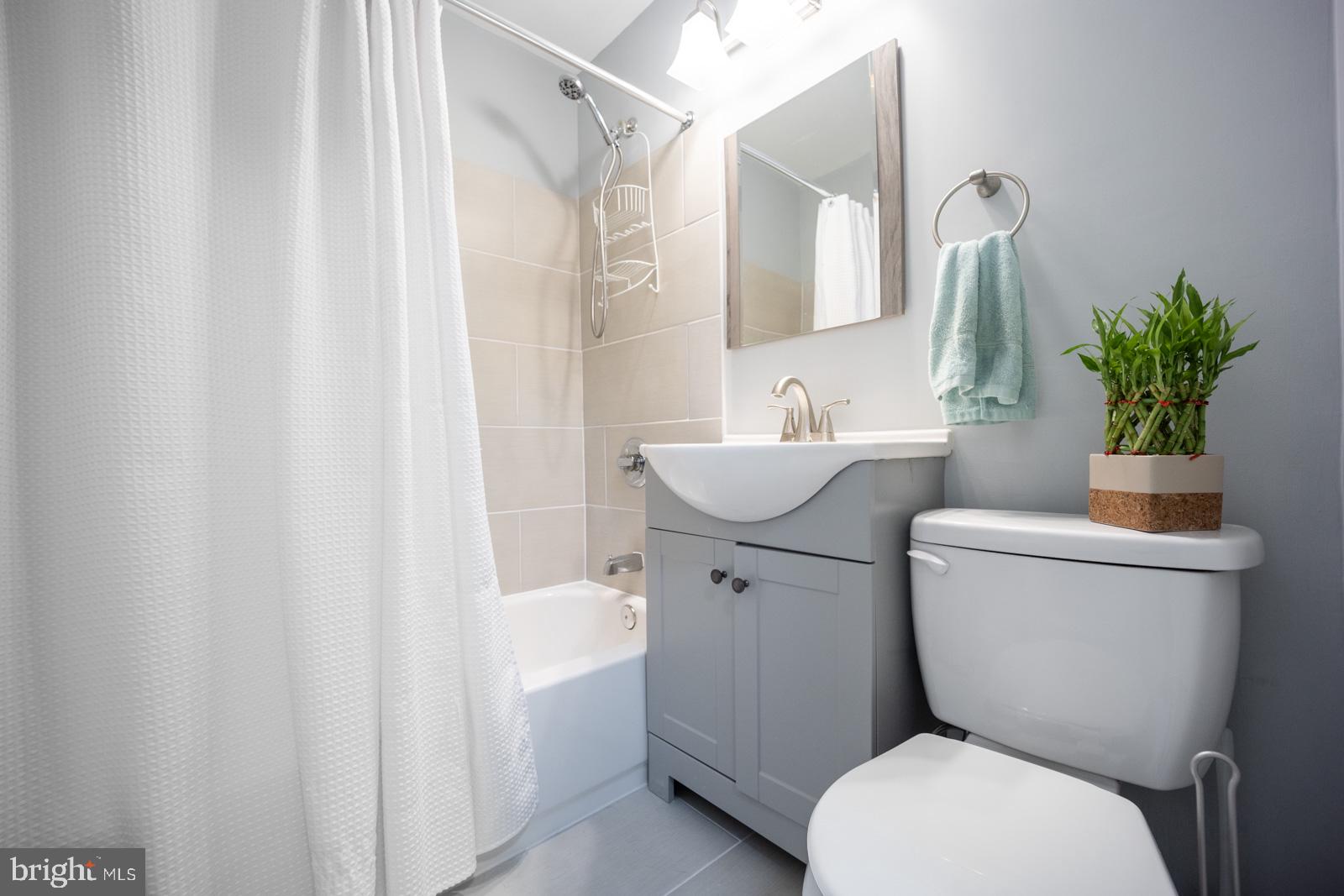 4510 Furman Road Rockville, MD 20853 - Photo 27 of 47 Main floor bath