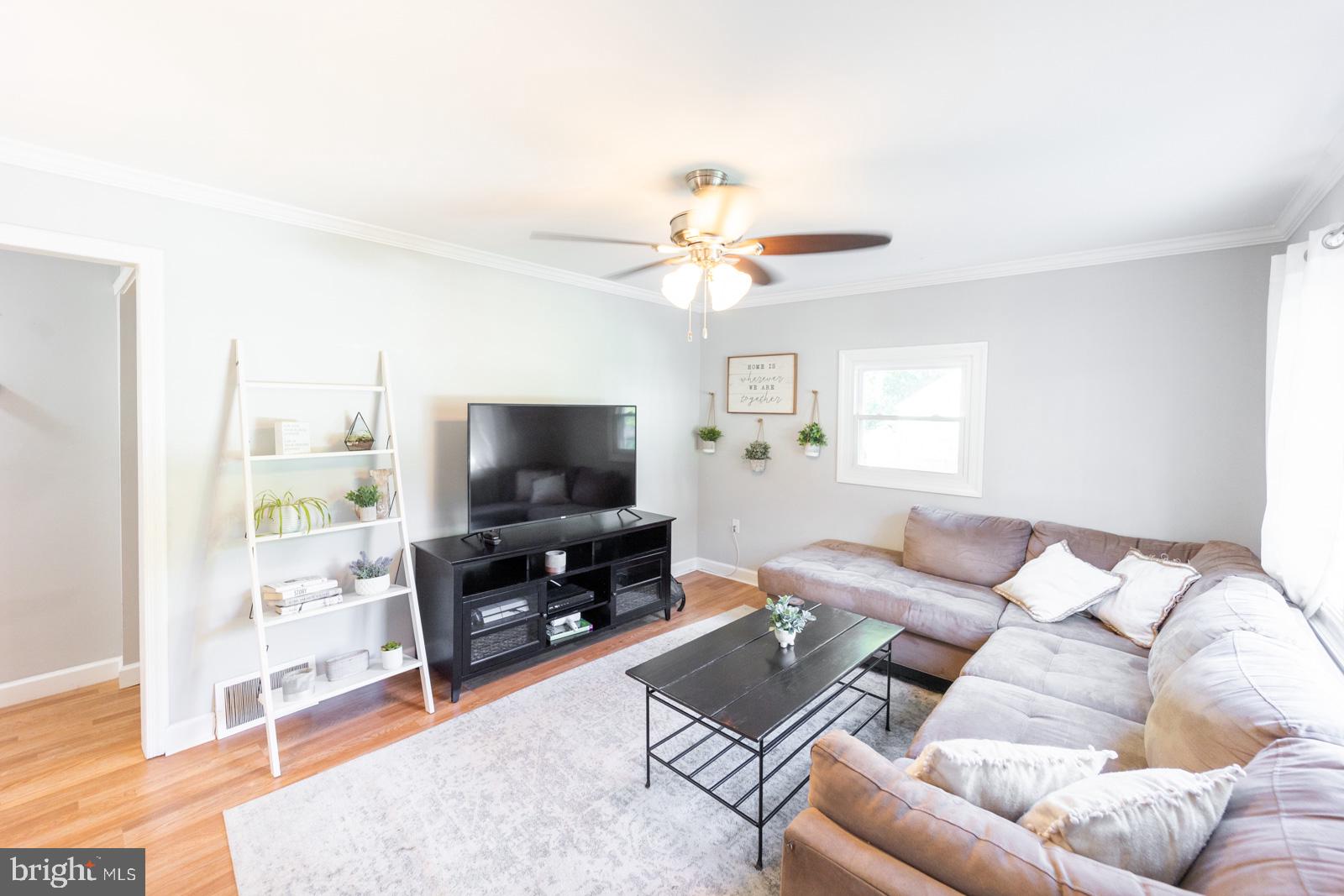 4510 Furman Road Rockville, MD 20853 - Photo 10 of 47 Cozy living room