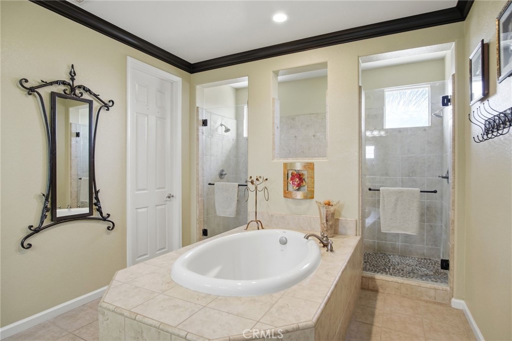 4822 Durant Way Merced, CA 95348 - Photo 32 of 48 a bathroom with a tub a sink and mirror