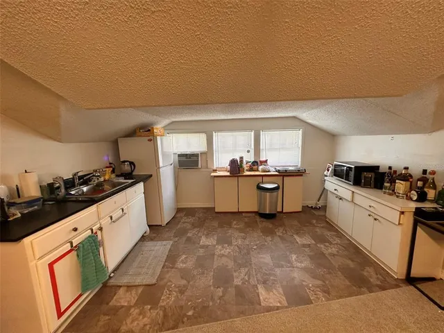 $900 | 233 West Pennsylvania Avenue, Deland, FL 32720