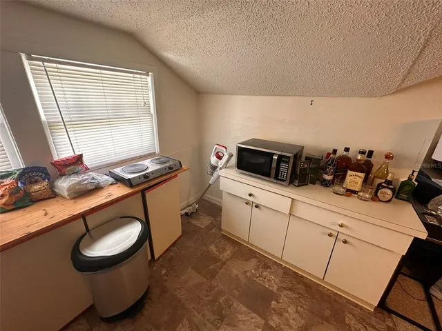 $900 | 233 West Pennsylvania Avenue, Deland, FL 32720