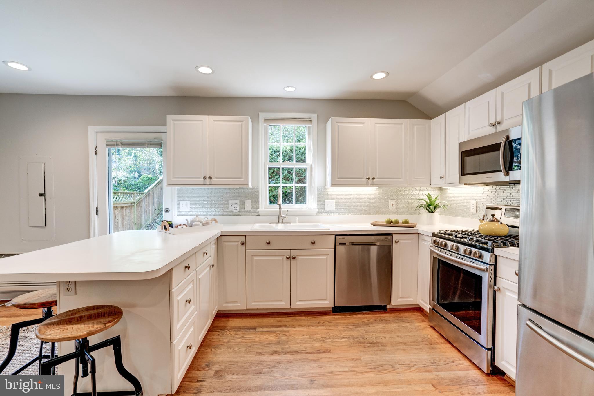 5916 Ramsgate Road Bethesda, MD 20816 - Photo 20 of 49 Gourmet kitchen.