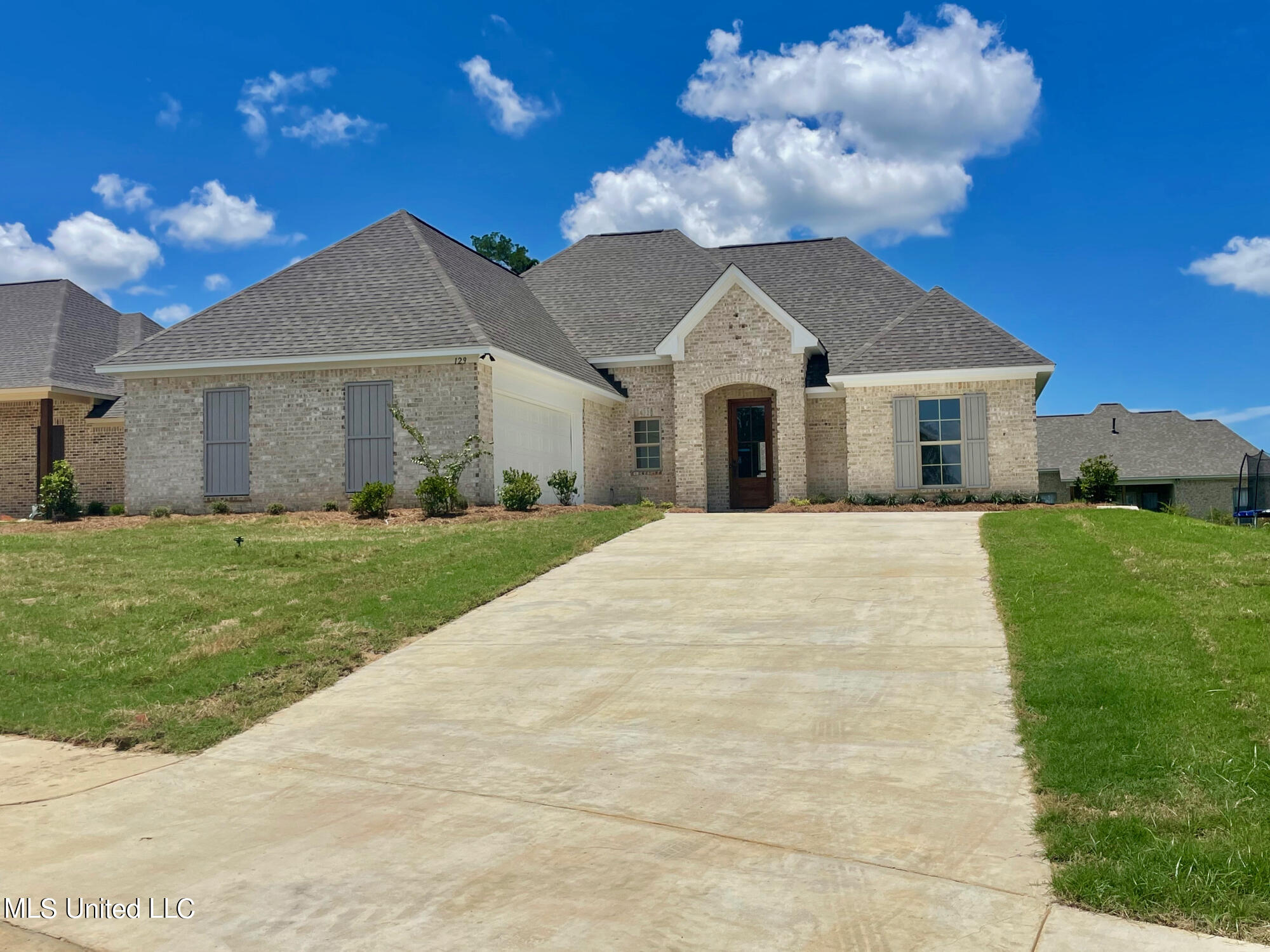 129 Hunter's Way Canton, MS 39046 - Photo 1 of 42 front