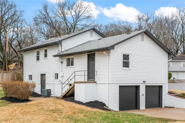 $320,000 | 9501 Grand Avenue, Kansas City, MO 64114