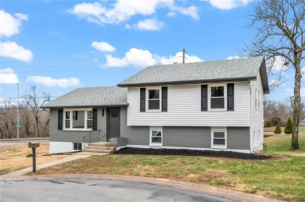 $320,000 | 9501 Grand Avenue, Kansas City, MO 64114