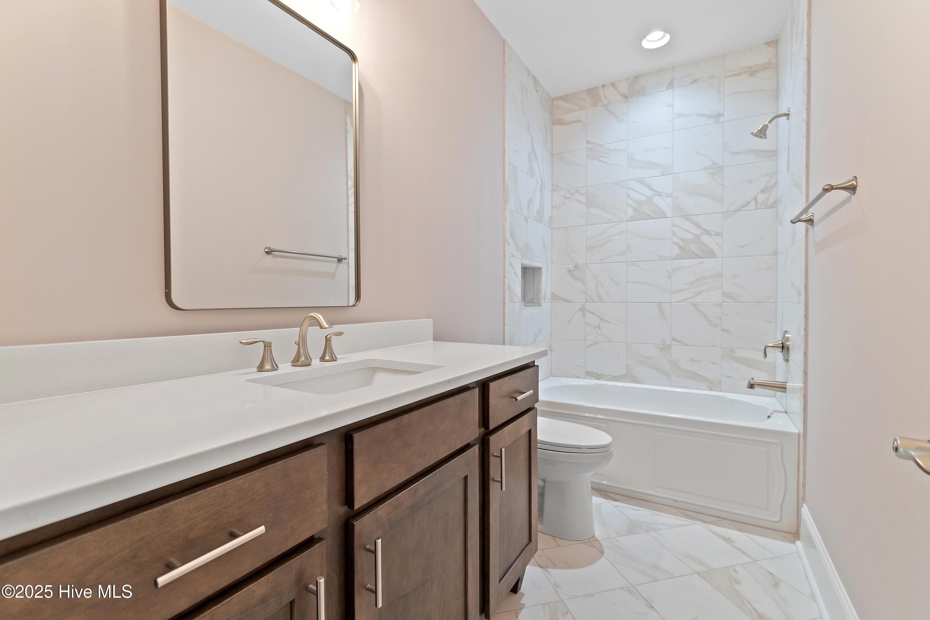 190 Rice Mill Circle Sunset Beach, NC 28468 - Photo 21 of 55 Guest bathroom