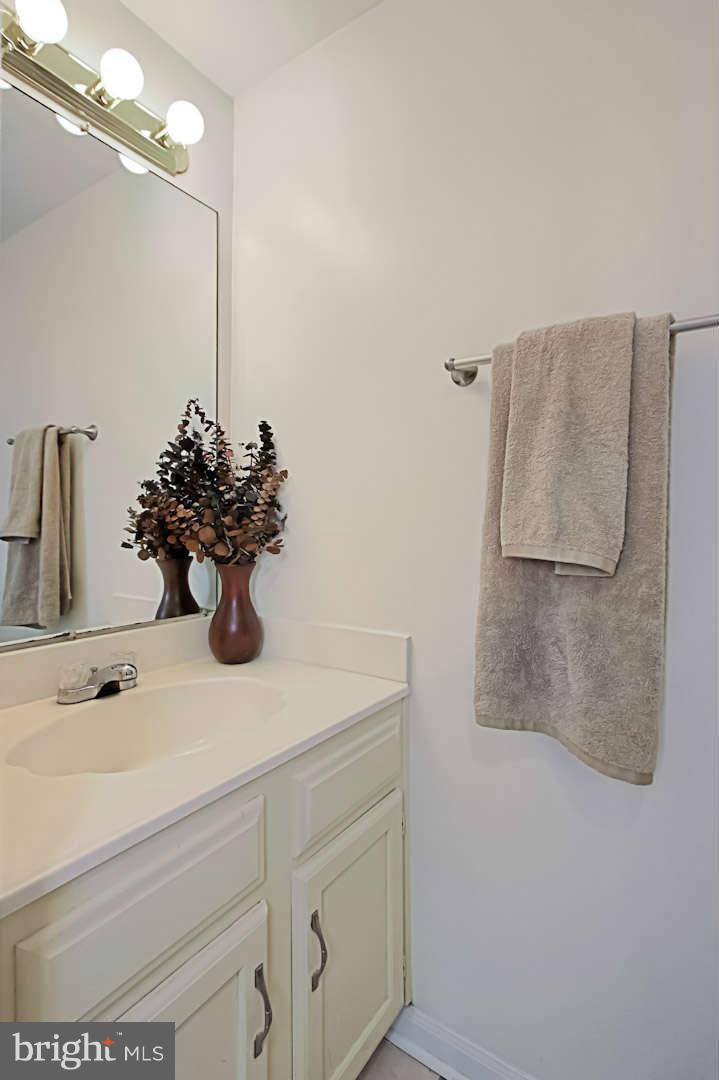 7417 Aspenpark Road Lorton, VA 22079 - Photo 11 of 30 Bath