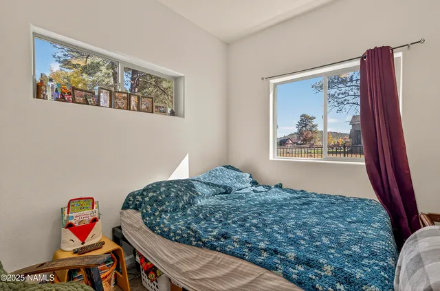 a view of a yard with a house