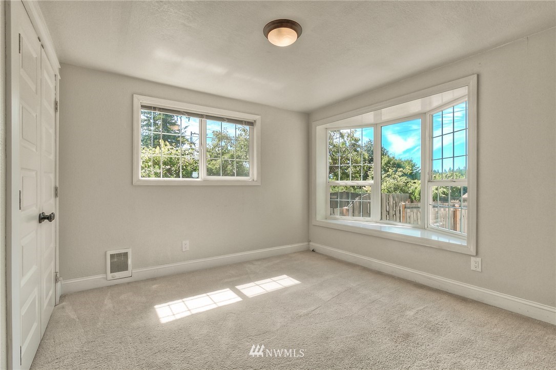 17913 North Road Bothell, WA 98012 - Photo 14 of 25