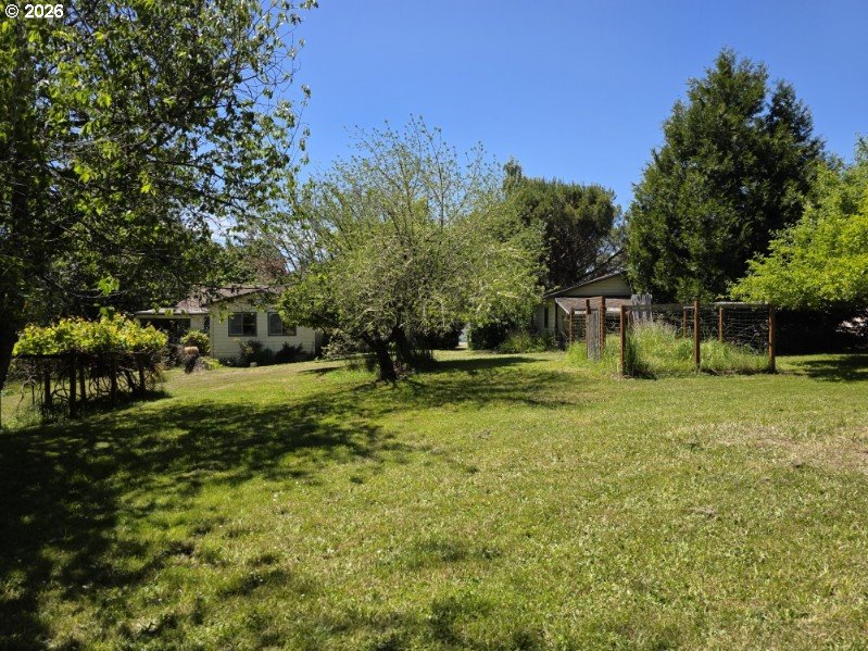 635 25th Street Myrtle Point, OR 97458 - Photo 4 of 38