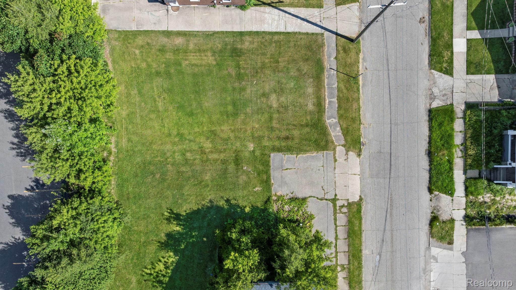 1213 Flushing Road Flint, MI 48504 - Photo 2 of 10 14-web-or-mls-1213-flushing-rd.jpg