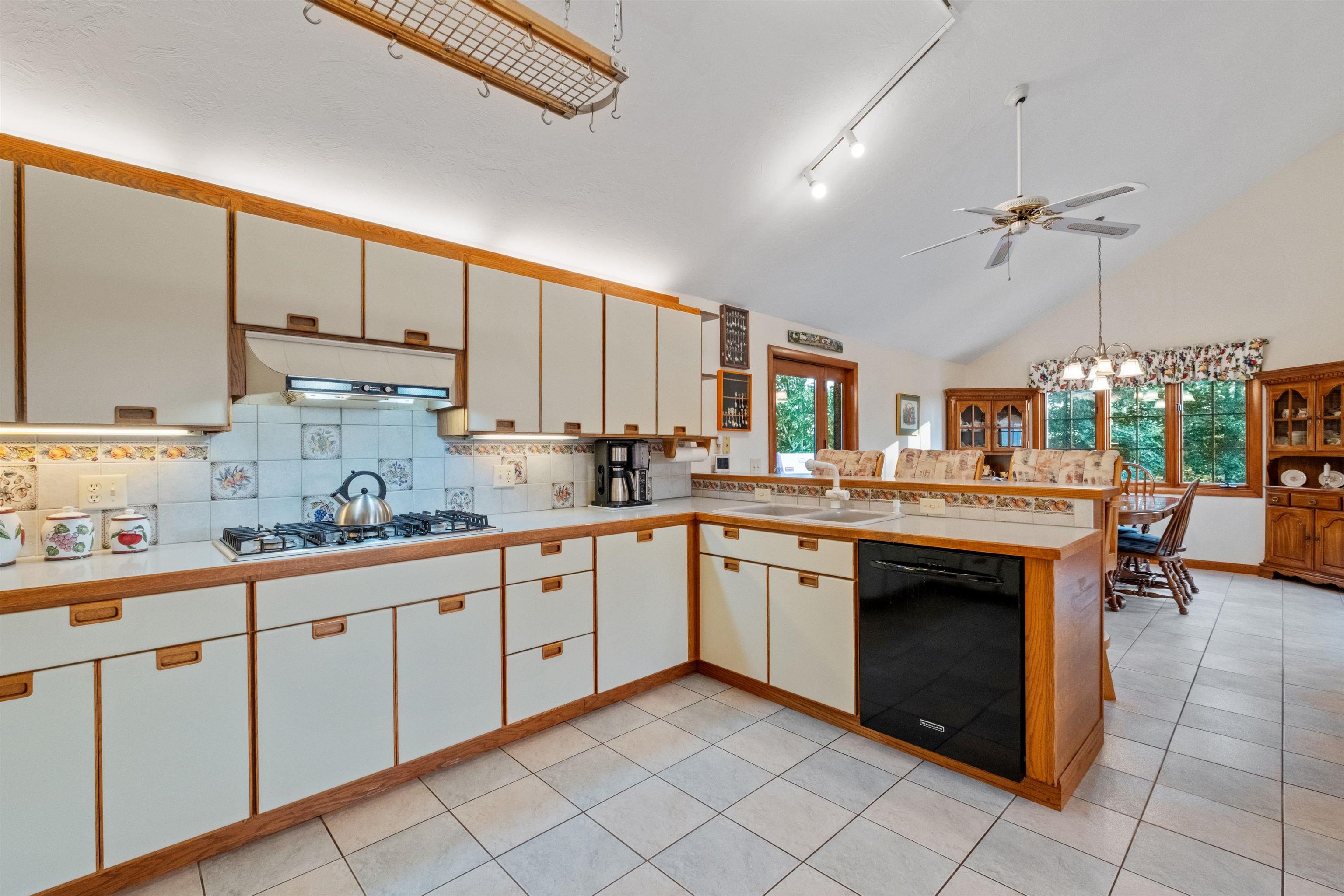 68 Woodwells Garrison Road Hopkinton, NH 03229 - Photo 12 of 59