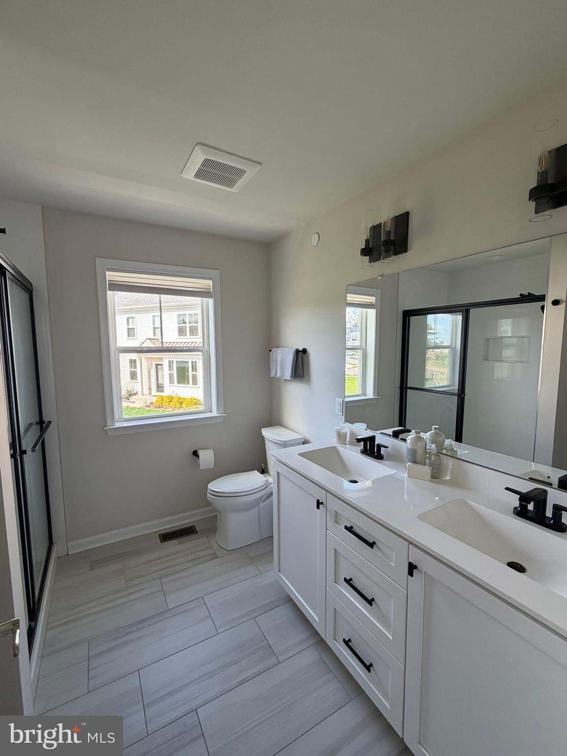 12 Spring Mill Drive Ivyland, PA 18974 - Photo 15 of 25 a spacious bathroom with double vanity a mirror and a bathtub