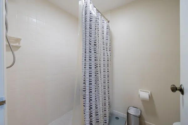 $2,300 | 393 Lake Arbor Drive, Palm Springs, FL 33461