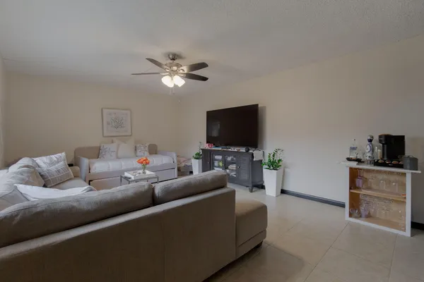 $2,300 | 393 Lake Arbor Drive, Palm Springs, FL 33461
